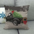 Dettaglio della federa in lino con camion nero vintage e albero di Natale su un divano - Pickup d'Epoca Nero (4)