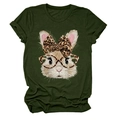 Detaillierte Stricktextur des olivgrünen T-Shirts mit Leoparden-Hasen-Printdesign - S / Armeegrün