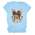 Detailansicht hellblaues T-Shirt mit Hasen-Print, Leoparden-Schleife und Brille - S / Hellblau