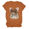 Detail eines T-Shirts mit Leoparden-Hasen-Grafik auf hochwertigem Baumwollgewebe - S / Gebranntes Orange