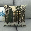 Détail de la housse de coussin en lin avec motif de forêt hivernale et texte chaud - Nouveau 8