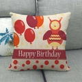 Detalle de funda de cojín de lino con búho animado y estampado de globos de cumple - 45x45cm / Celebración de Cumpleaños de Búho Rojo (7)