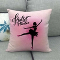 Funda de cojín de lino rosa con silueta de bailarina y texto artístico de estudio ballet - Silueta De Estudio De Ballet Rosa (2)
