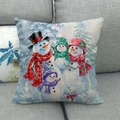Fodera per cuscino natalizio in lino con famiglia di pupazzi di neve su divano grigio - Calda Famiglia di Pupazzi di Neve (37)