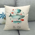 Detail van nautische kussensloop van beige linnen met Big Fish print op een grijze bank - Big Fish Slogan Stijl (6) / 45x45cm