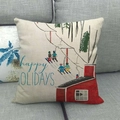 Housse de coussin Noël en lin avec motif ski happy holidays sur sofa gris - Nouveau 9