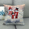 Funda de cojín navideña de lino con familia de muñecos de nieve en sofá gris - Familia de Muñecos de Nieves en el Bosque (29)