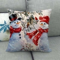 Funda de cojín de lino navideña con diseño de muñeco de nieve y bufandas rojas en sofá - Muñeco de Nieve, Casita de Pájaros y Cardenal (30)