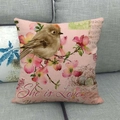 Vintage-Kissenbezug aus Leinen in Rosa mit Vogel- und Blumenmuster auf Sofa - Vintage Kunst Vogelnest Notenblatt (3)