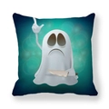 Detail van Halloween kussenhoes van zachte perzikhuid met schattig spookmotief - Geest met Dolk Stijl (1)