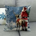 Funda de cojín de Navidad de lino con Papá Noel y renos sobre un pueblo nevado - Vista del Pueblo Nevado bajo las Estrellas (12)