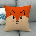 Detail der Leinen-Kissenhülle mit minimalistischem orangefarbenem Fuchsgesicht-Motiv - Fuchs-Stil(1) / 45x45 cm