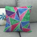 Détail de la texture en lin et du motif géométrique de triangles colorés sur la housse - Style Géométrique Aquarelle Lumineux (14)