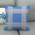Funda de cojín estilo lino azul marino con cuadros rosas sobre sofá gris - Estilo Cuadros Azul Oscuro Rosa (1)