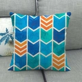 Housse de coussin en lin avec motifs chevrons géométriques bleus et orange sur un canapé - Style Chevron Patchwork Bleu Orange (10)