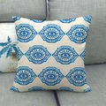 Housse de coussin en lin avec motif mandala géométrique bleu sur tissu beige - 16