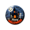 Dettaglio di spilla Halloween da 58 mm con teschio e castello su sfondo bianco - 58mm / Stile Scheletro del Castello Notturno