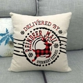 Vue détaillée d'une housse de coussin de Noël en lin avec un motif de timbre renne - 45x45cm / Style Timbre Noir et Blanc Reindeer Mail