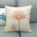 Textura detallada de funda de almohada de lino con diseño de loto en sofá de tela gris - 45x45cm / Loto Rosa (2)