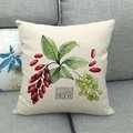 Dettaglio federa in lino con stampa acquerello di barberry su un divano grigio - 45x45cm / Crespino Acquerello (7)