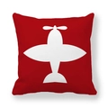 Detalle de funda de cojín roja cuadrada con silueta de avión de hélice clásico blanco - 45x45cm / Avión de Hélice Rojo Brillante