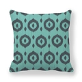 Minimalistischer Kissenbezug in Türkis mit grauem Ikat-Muster und weicher Textur - 45cm x 45cm / Cyan/Dunkelgrau