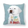 Dettaglio della federa a righe blu con stampa Labrador e citazione motivazionale - Sii Gentile e Onesto (Stile 12) / 45x45cm