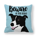 Dettaglio federa blu in pelle di pesca con stampa cane e testo Beware of DOG kisses - Attenzione ai Baci del Cane (Stile 14) / 45x45cm