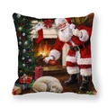 Weihnachtlicher Kissenbezug mit Weihnachtsmann und Welpen am gemütlichen Kamin - Weihnachtsmann Und Kamin Stil (1)
