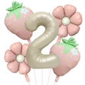 Matte Erdbeer-Luftballons Set mit beiger Nummer 2 für Kindergeburtstagsdeko - Matte Erdbeere Nummer 2