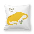 Detailansicht des Papa Saur Dino-Drucks auf einem hochwertigen Pfirsichhaut-Kissenbezug - 45x45 cm / Papa Saur Dinosaurier Stil (25)