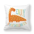 Kissenbezug aus Pfirsichhaut mit orangefarbenem Dino und buntem ENJOY-Schriftzug - 45x45 cm / Enjoy Every Moment Dinosaurier Stil (2)