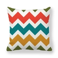 Détail de la taie d'oreiller en peau de pêche avec motifs de chevrons colorés - Colorful Chevron Stripe