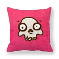 Detailansicht Cartoon-Totenkopf-Print auf leuchtend pinkem Kissenbezug aus Pfirsichhaut - 45x45 cm / Großäugiger Totenkopf (13)