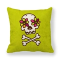Detail eines Cartoon-Totenkopf-Kissenbezugs mit bunten Blumenaugen und Knochenmuster - 45x45 cm / Blumen-Totenkopf (16)