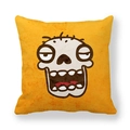 Detailansicht gelber Kissenbezug aus Pfirsichhaut mit weißem Cartoon-Totenkopf-Druck - 45x45 cm / Verrückter Totenkopf (18)