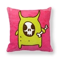 Kissenbezug aus Pfirsichhaut in Pink mit einem Cartoon-Totenkopf-Monster-Druck - 45x45 cm / Monster mit Knochen (22)