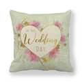Detalle de funda de cojín de lino con estampado dorado de corazón de boda - Patrón Boda Corazón Floral Verde (5) / 45x45cm
