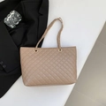 Beige gesteppte Tragetasche mit Kettenriemen und Rautenmuster für Damen Freizeitlook - Khaki