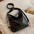 Bolso tote hobo de cuero PU negro minimalista con correa ajustable en cojín blanco - Negro