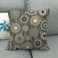 Détail de la housse de coussin en lin à motif mandala et rayures sur un canapé gris - Housse Uniquement / Mandala Beige Noir (17)