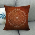 Funda de cojín de lino marrón caramelo con un patrón geométrico de mandala blanco - Solo Funda / Mandala Rojo Marrón Caramelo (3)