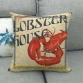 Funda de cojín de lino con estampado de langosta roja vintage y texto gourmet - Casa de la Langosta Gourmet Vintage