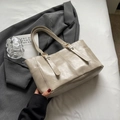 Retro cremeweiße große Shopper-Tasche aus mattem PU-Leder mit verstellbarem Riemen - Gebrochenes Weiß