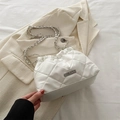 Sac seau matelassé blanc chic avec chaîne argentée et fermeture à cordon - Blanc