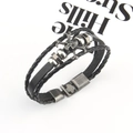 Bracciale punk multistrato in pelle intrecciata con teschio e perline argentate - Nero