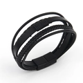 Bracciale multistrato in pelle intrecciata nera da uomo con chiusura magnetica opaca su bianco - Nero