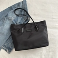 Grande borsa tote in nylon nero da donna con toppa Fashion & Bags e stile casual moderno - Nero