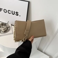 Minimalist khaki leather shoulder bag featuring a chunky gold chain and sleek strap - Khaki