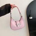 Borsa hobo in vernice rosa con fiocco metallico 3D argento e tracolla elegante - Rosa